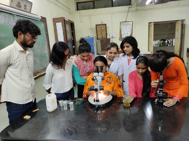 photo of research lab 2
